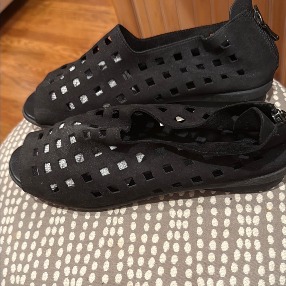 Arche Black Cutout Women's Shoes size 10